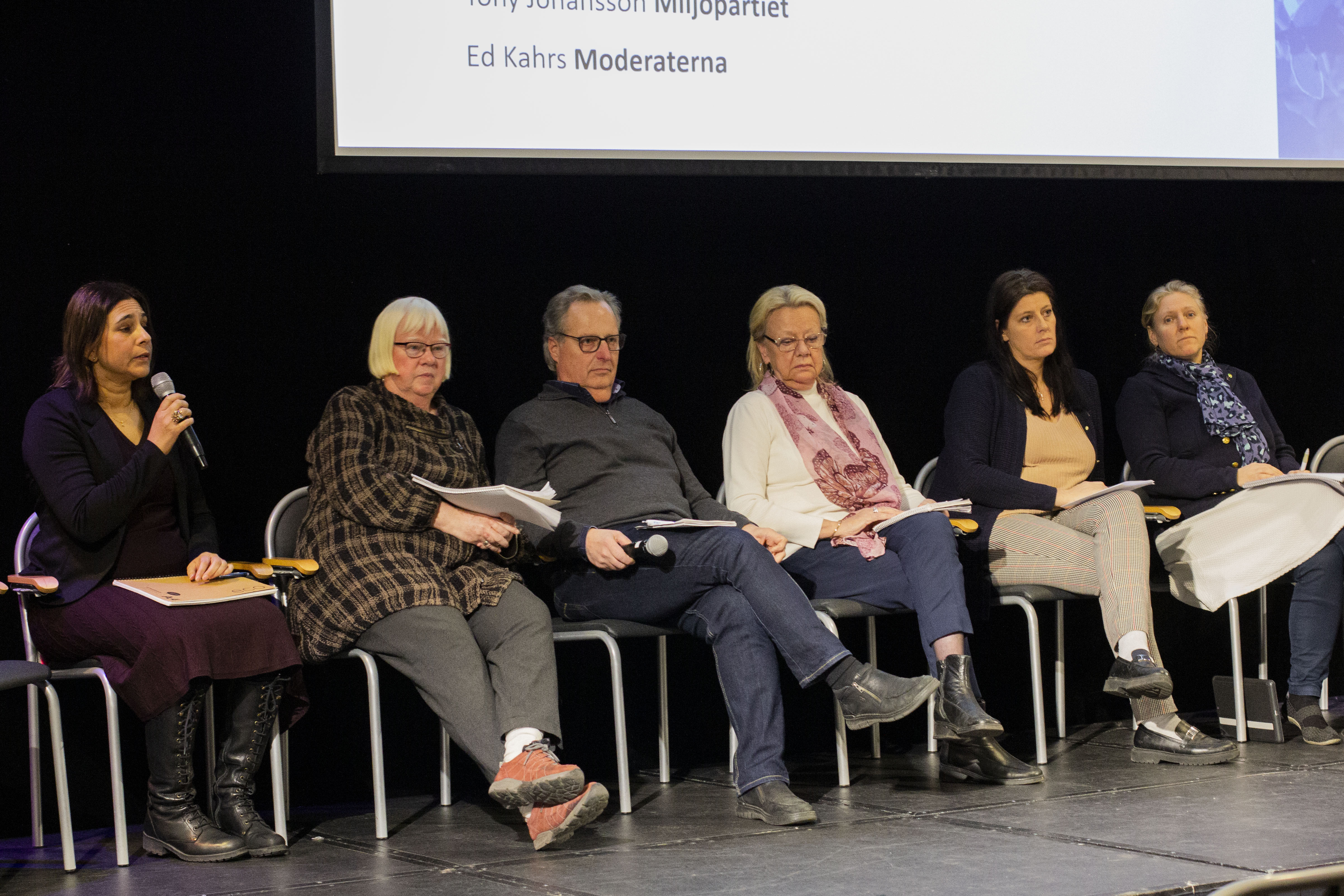 Paneldiskussion med politiker.