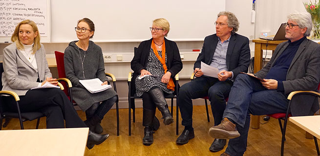 Paneldebatt: Agnes Lundström, Socialstyrelsen, Ann-Cristine Jonsson, utredare Folkhälsomyndigheten, Ing-Marie Wieselgren, projektchef SKL, Anders Berntsson, VC PRIMA Barn- och Vuxenpsykiatri och Göran Rydén, VC BUP Stockholm.