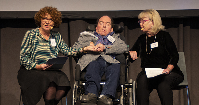 Cecilia Blanck, Magnus Andén och Gerd Andén på scen.