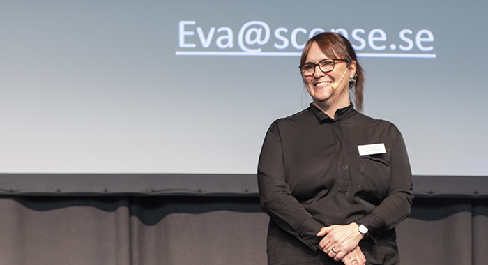 Eva von Hofsten på scen. 