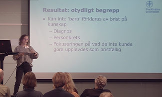 Dr Ida Norberg presenterar på konferensen Livets möjligheter