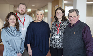 Maria Nilsson, Måns Linge, Anna Tenje, Hanne Lindqvist och Lennart Magnusson står på rad.
