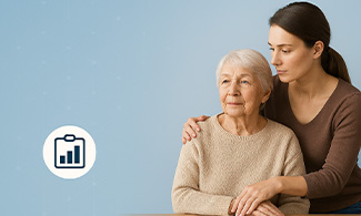 En kvinna håller om en äldre kvinna